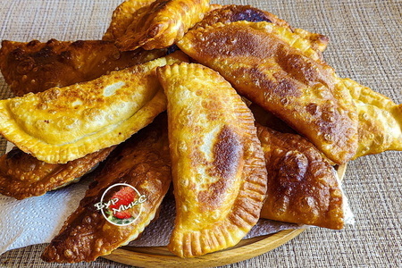 Камчатские чебуреки на заварном тесте Камчатские чебуреки на заварном тесте