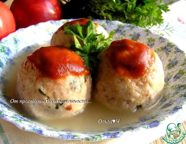 Канедерли из хлеба и колбас в бульоне