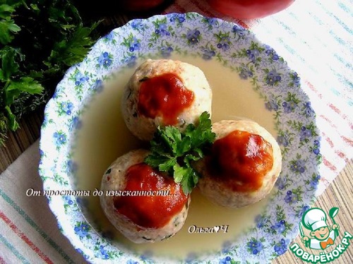 Канедерли из хлеба и колбас в бульоне