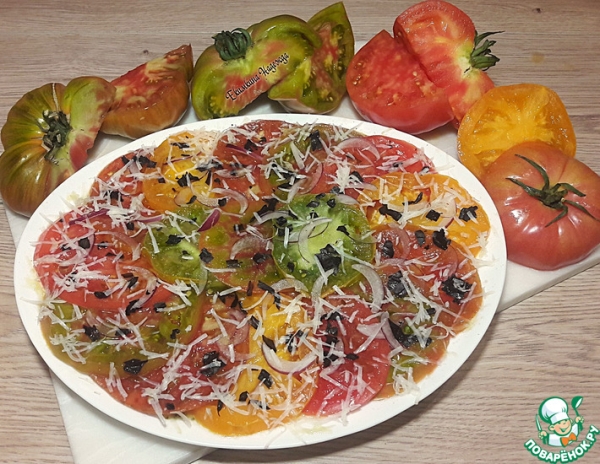Карпаччо из сезонных помидоров с песто