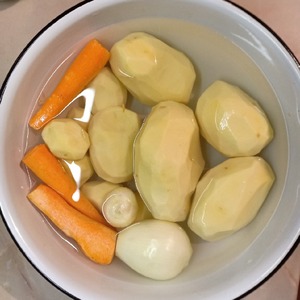 Картошка, тушеная с мясом