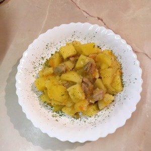Картошка, тушеная с мясом