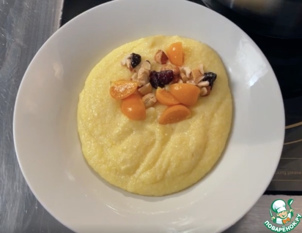 Каша из кукурузной поленты с физалисом и орехами Каша из кукурузной поленты с физалисом и орехами