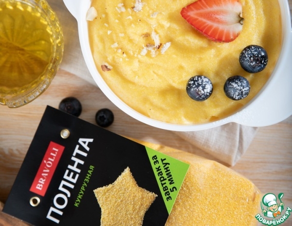 Каша из поленты с ягодами