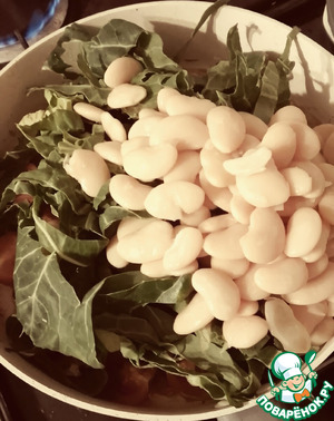 Кассуле с помидорами, бобами и кейлом