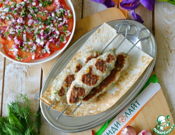 Кебабы из индейки с быстромаринованными помидорами Кебабы из индейки с быстромаринованными помидорами