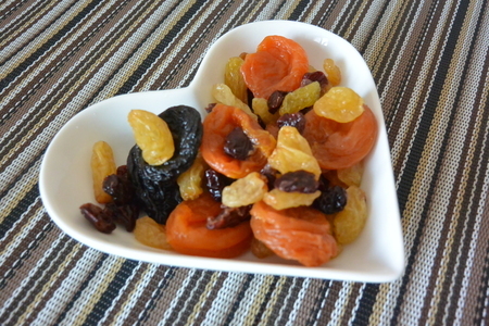 Кекс с сухофруктами и ягодами