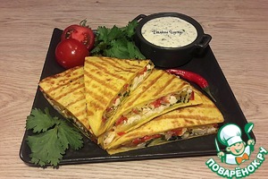 Кесадилья с курицей, овощами, зеленью, сыром Кесадилья с курицей, овощами, зеленью, сыром