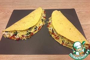 Кесадилья с курицей, овощами, зеленью, сыром Кесадилья с курицей, овощами, зеленью, сыром