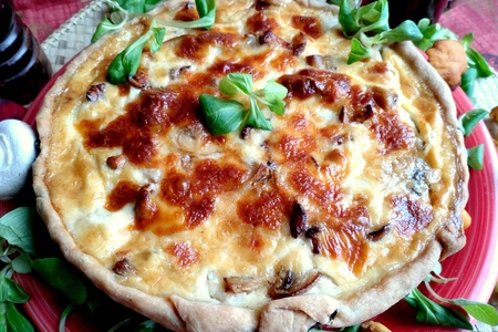 Киш с грибами и моцареллой