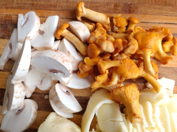 Киш с грибами и моцареллой