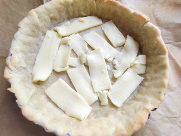 Киш с грибами и моцареллой