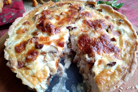 Киш с грибами и моцареллой