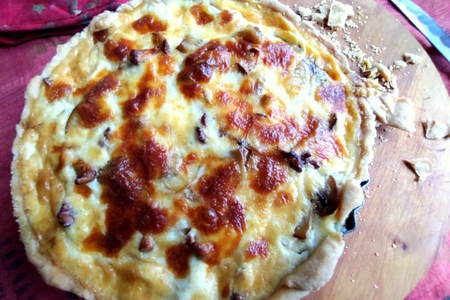 Киш с грибами и моцареллой