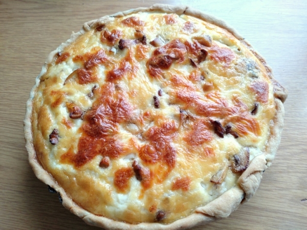 Киш с грибами и моцареллой