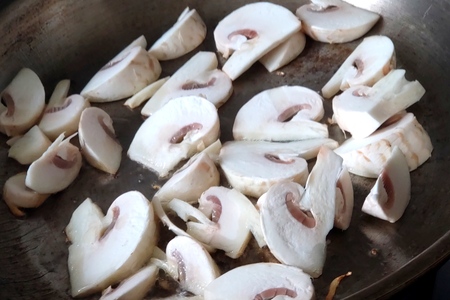 Киш с грибами и моцареллой