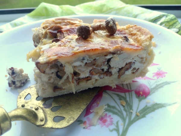 Киш с грибами и моцареллой