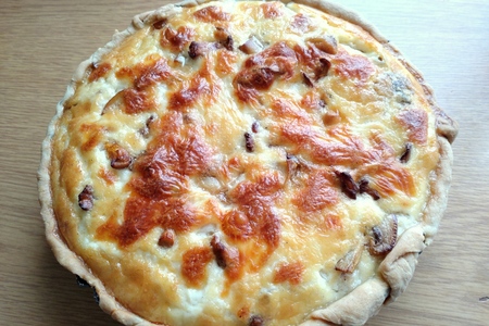 Киш с грибами и моцареллой