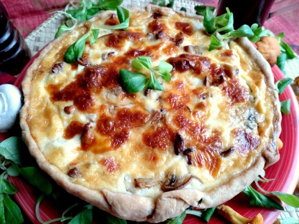 Киш с грибами и моцареллой