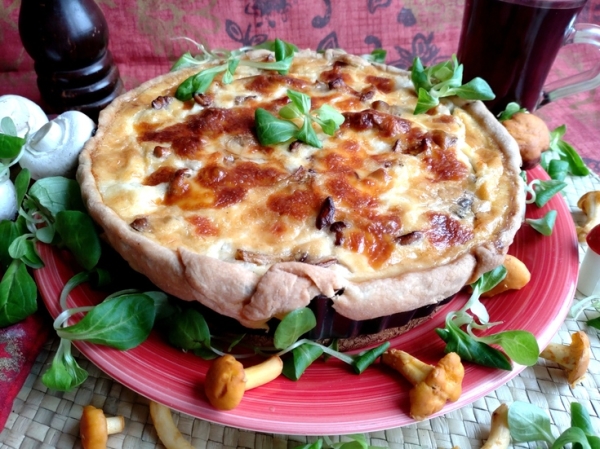 Киш с грибами и моцареллой