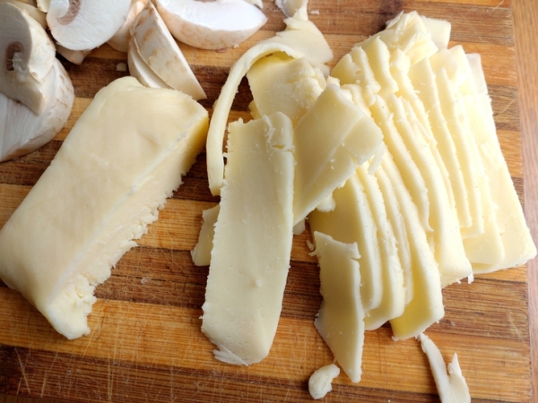 Киш с грибами и моцареллой