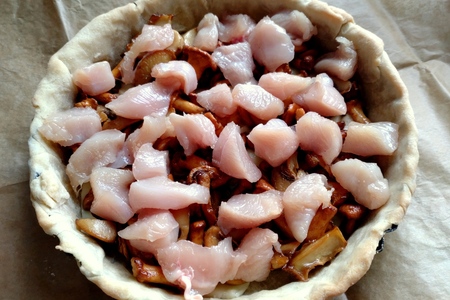 Киш с грибами и моцареллой