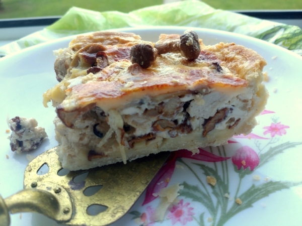 Киш с грибами и моцареллой
