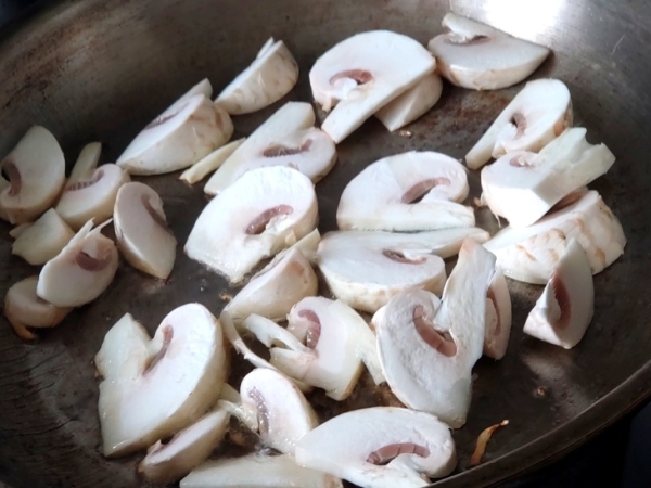 Киш с грибами и моцареллой