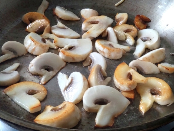 Киш с грибами и моцареллой