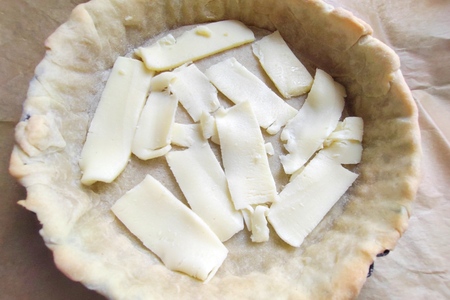 Киш с грибами и моцареллой