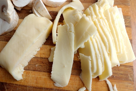 Киш с грибами и моцареллой