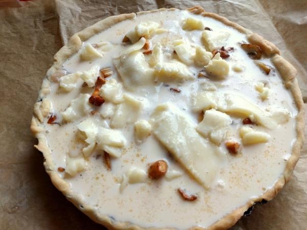 Киш с грибами и моцареллой