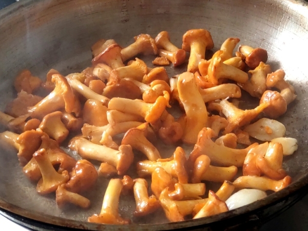 Киш с грибами и моцареллой