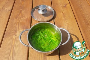 Китайский салат с молодым зеленым горошком Китайский салат с молодым зеленым горошком