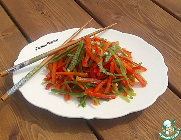 Китайский салат с молодым зеленым горошком Китайский салат с молодым зеленым горошком