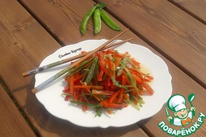 Китайский салат с молодым зеленым горошком Китайский салат с молодым зеленым горошком