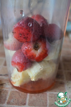 Клубнично-банановый смузи