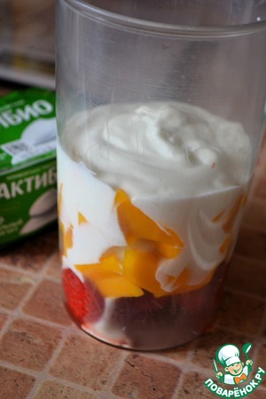 Клубнично-манговый смузи Клубнично-манговый смузи