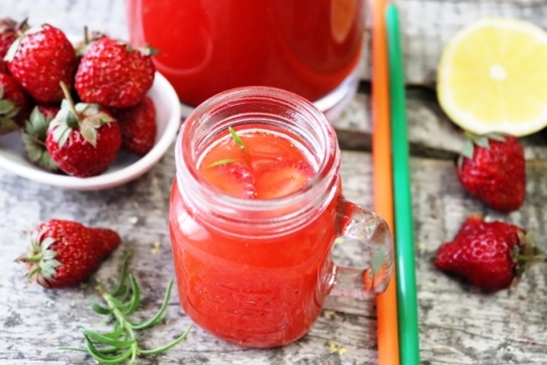 Клубничный лимонад