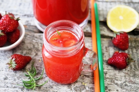 Клубничный лимонад
