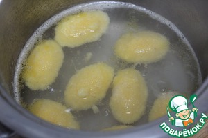 Кнедлики из поленты с бульоном Кнедлики из поленты с бульоном