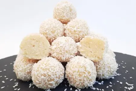 Кокосовые конфеты с миндалем Кокосовые конфеты с миндалем