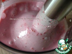 Кокосовый коктейль с бананом и вишней Кокосовый коктейль с бананом и вишней