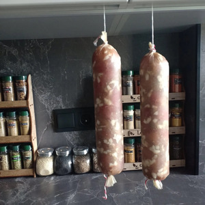 Колбаса рубленая из свинины и курицы Колбаса рубленая из свинины и курицы