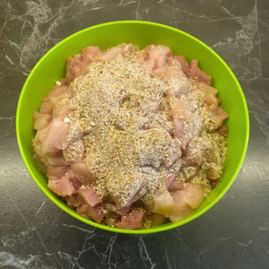 Колбаса рубленая из свинины и курицы Колбаса рубленая из свинины и курицы