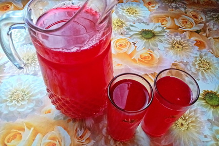 Компот из красной и черной смородины