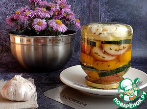 Консервированный цуккини с яблоком и перцем