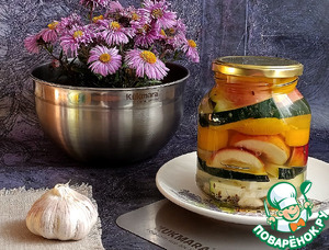 Консервированный цуккини с яблоком и перцем