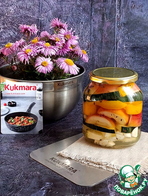 Консервированный цуккини с яблоком и перцем