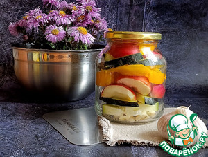 Консервированный цуккини с яблоком и перцем